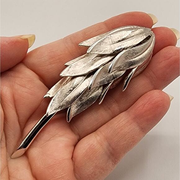 Vintage Kramer Silver Leaf Brooch 1950s Brushed Rhodium Modernist Pin Signed - Picture 6 of 6